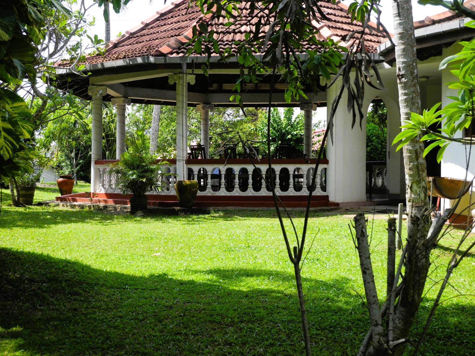 Top Of The Hill Guesthouse Weligama Bagian luar foto