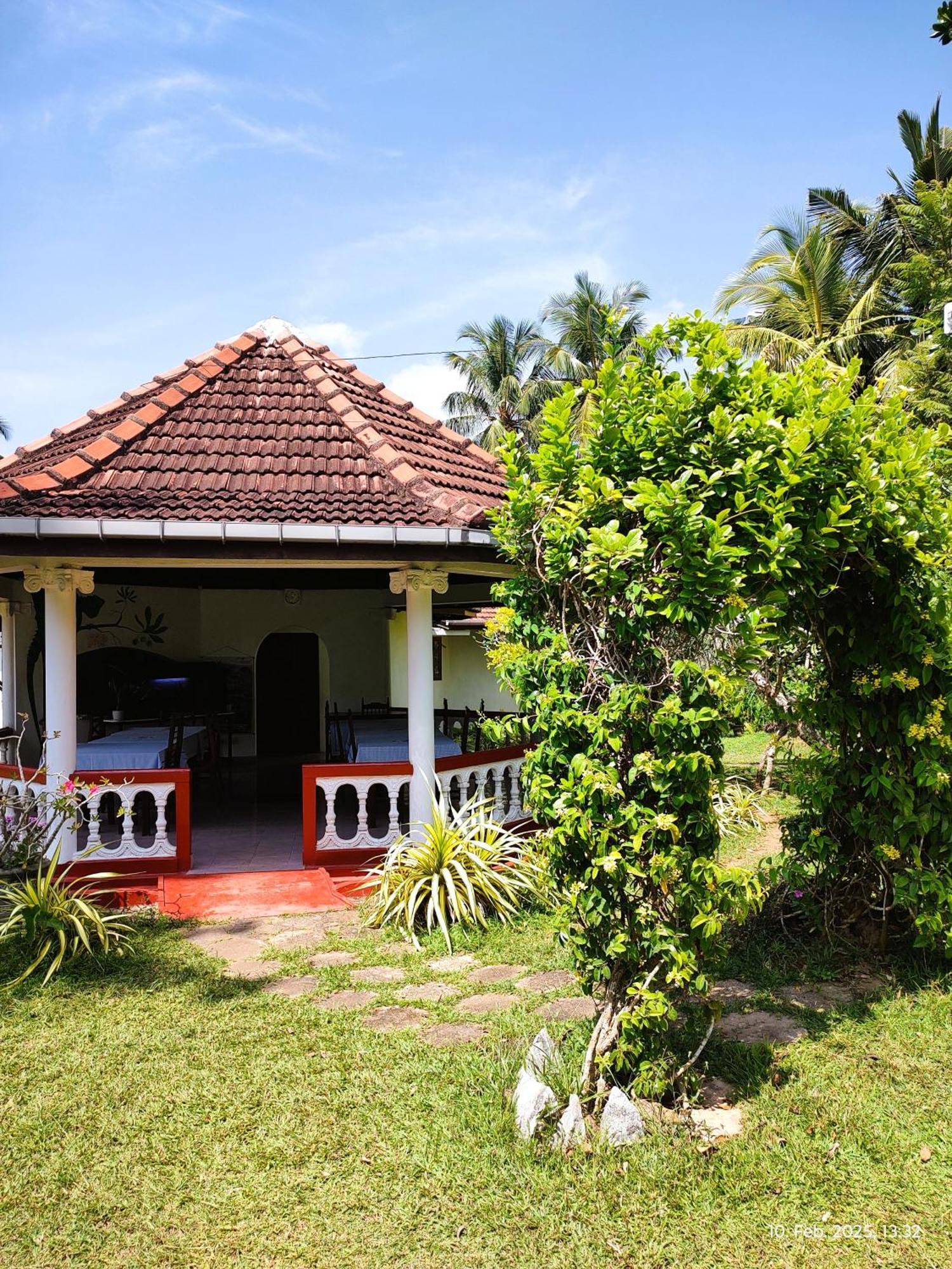Top Of The Hill Guesthouse Weligama Bagian luar foto