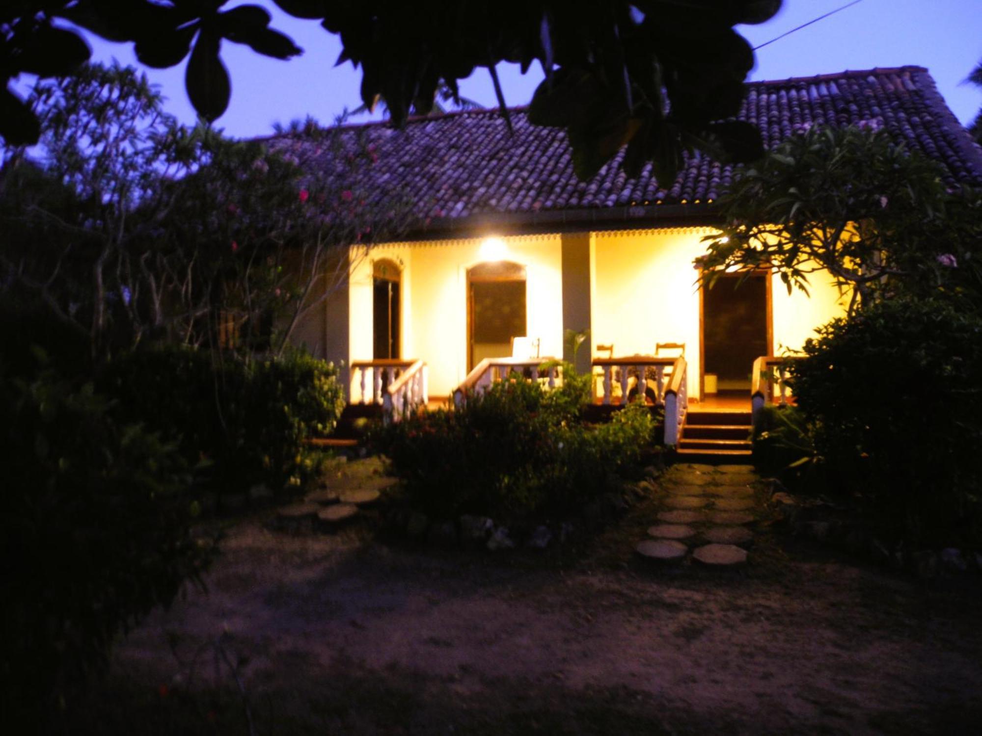 Top Of The Hill Guesthouse Weligama Bagian luar foto