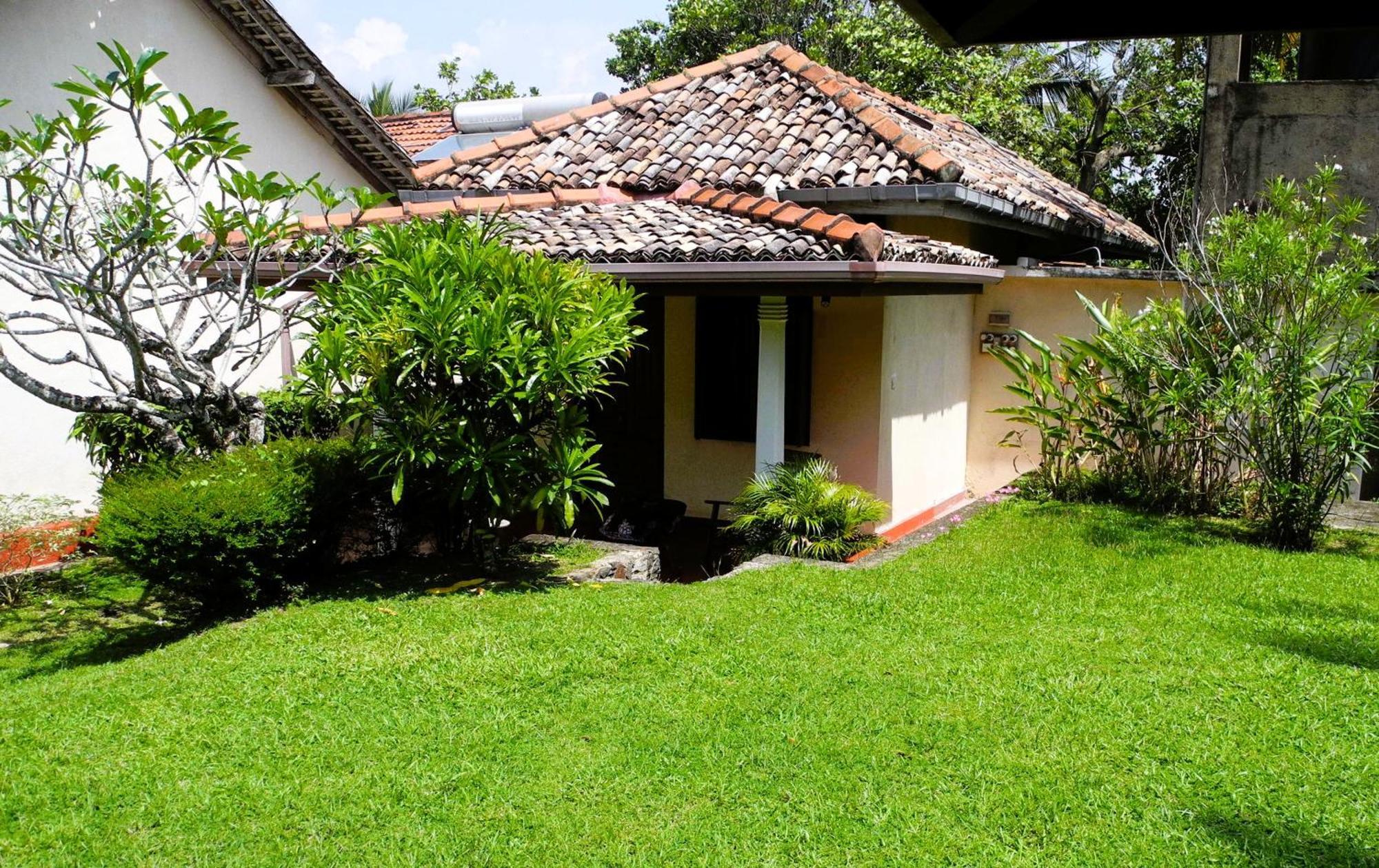 Top Of The Hill Guesthouse Weligama Bagian luar foto