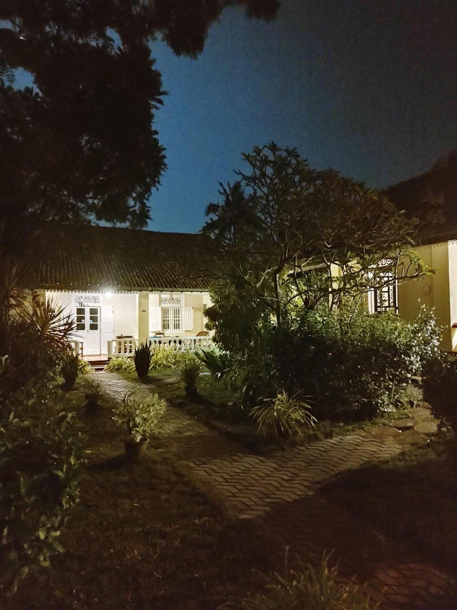 Top Of The Hill Guesthouse Weligama Bagian luar foto